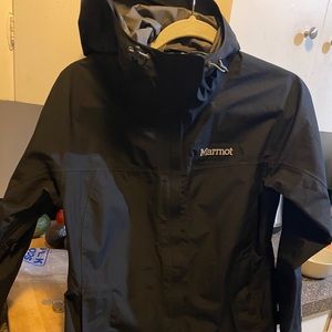 Marmot gortex rain coat, women’s small